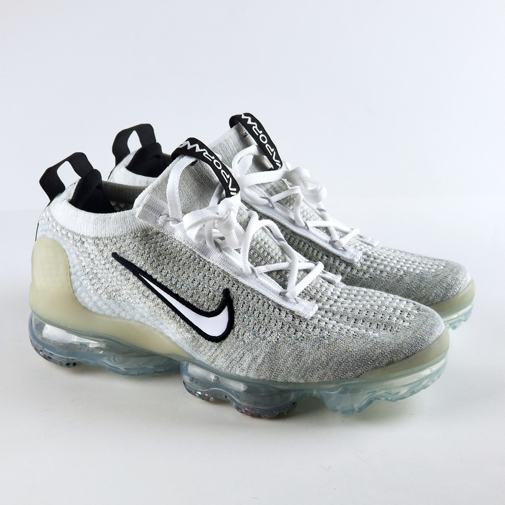 Nike Air Vapormax 2021 Flyknit White/Black DB1550-100 sz 6.5Y/ Women 8